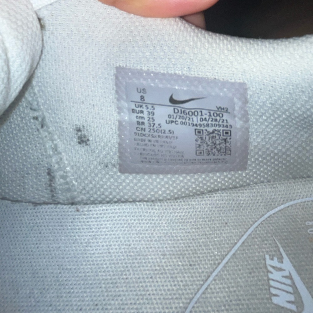 Women’s Nike Air Max Excee w/ Holographic Logo - Women’s 8 - Picture 9 of 9